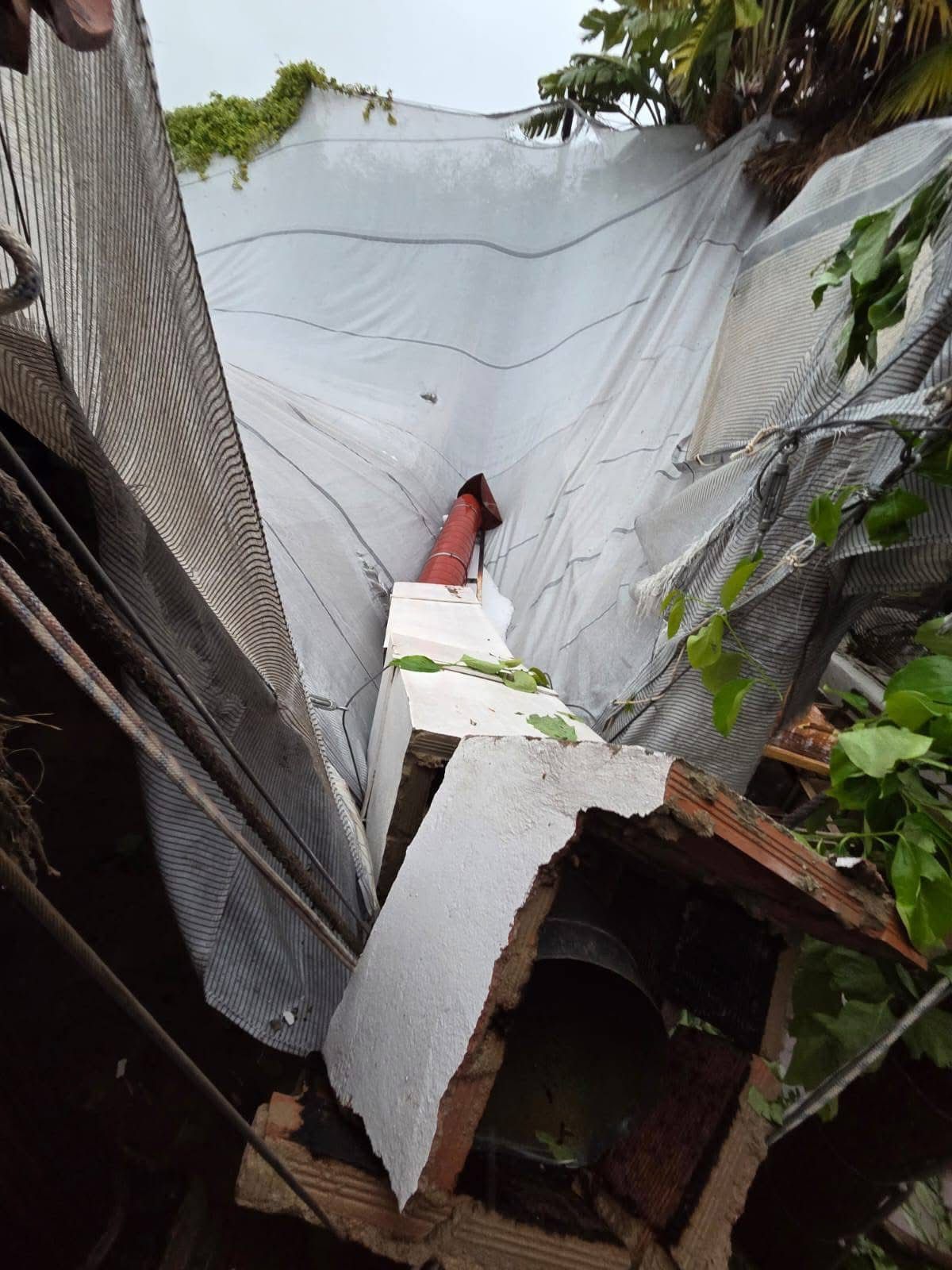 Impactantes destrozos en la terraza de un conocido gastrobar de Segorbe por el granizo