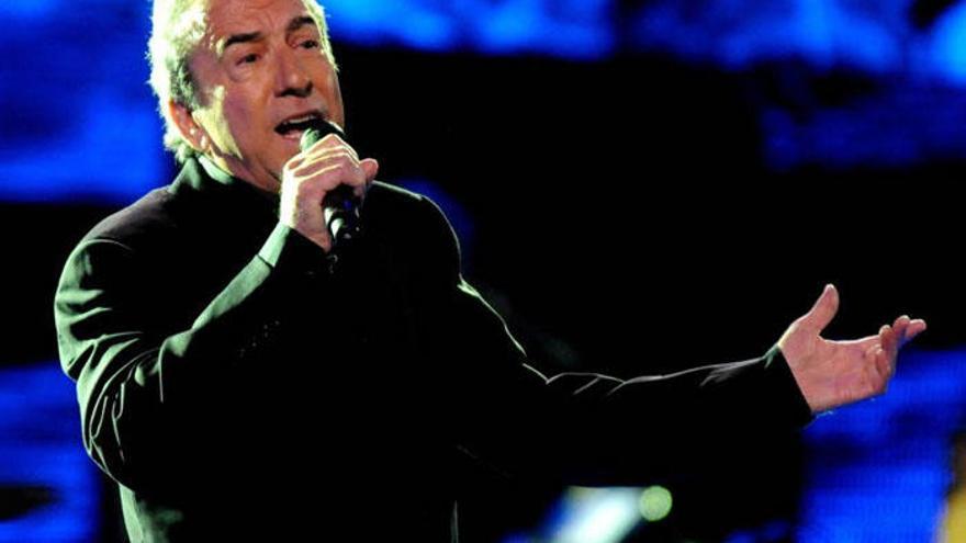 José Luis Perales acude el jueves al escenario de la cantera de Nagüeles para presentar su nuevo disco, «Calma», y ofrecer los éxitos de su carrera.