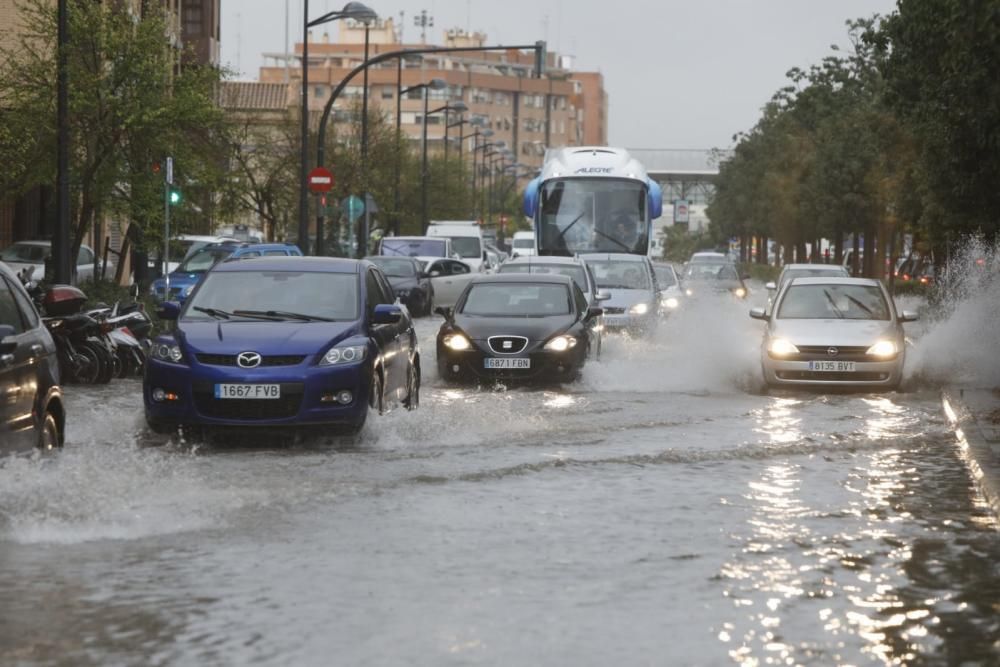 València, colapsada por la tromba de agua