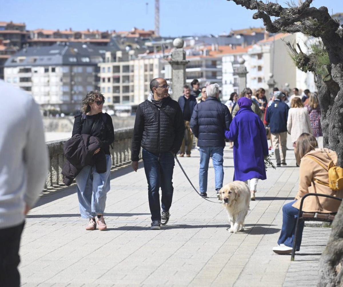 El paseo de Silgar, muy animado este domingo