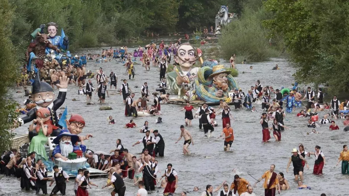 Histórico Descenso Folklórico del Nalón, que premió al arte de la peña Carrio y su "Vaya Cuadru": "Nunca hubo tanta gente en Laviana"