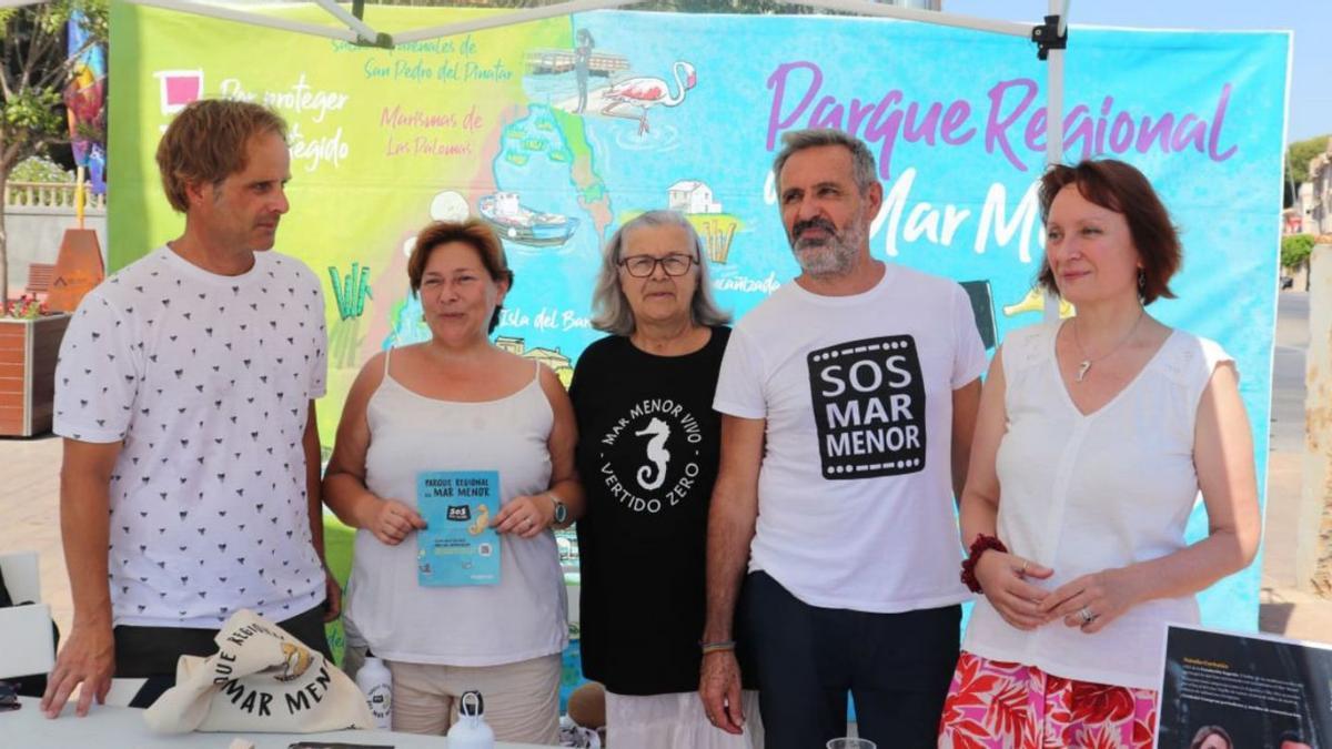 Campaña a pie de playa para promover el Parque Regional del Mar Menor | L.O.