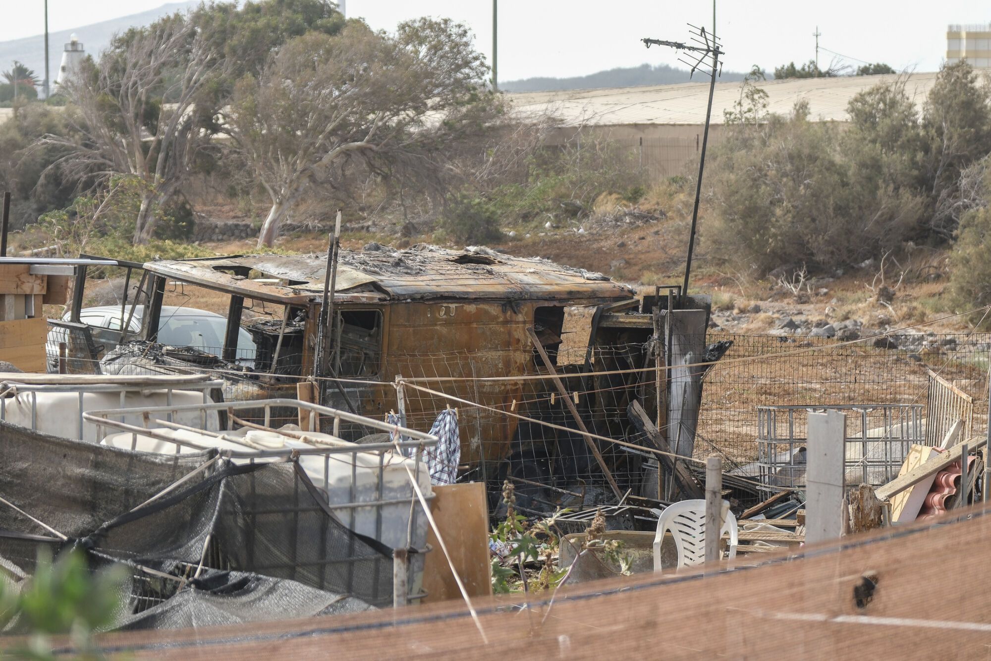 Encuentran un cadáver calcinado en un furgón tras un incendio en Ojos de Garza