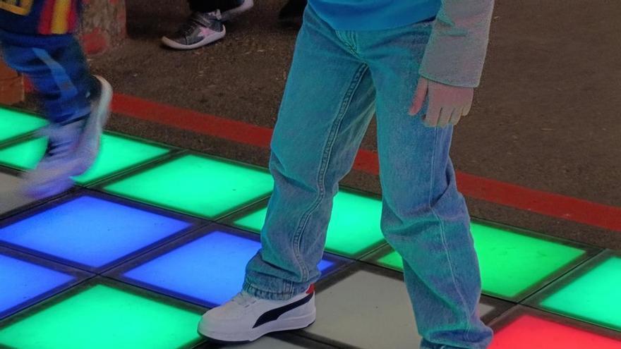 VÍDEO: Luz y color ponen la diversión en Llanera