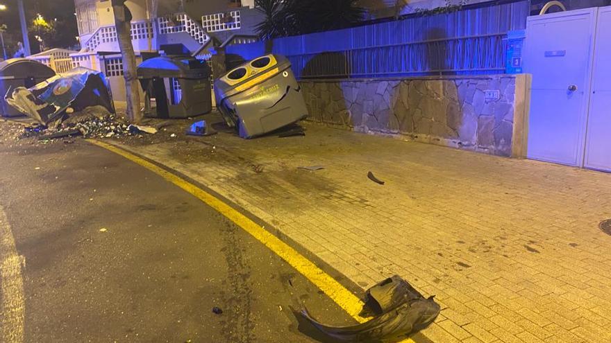 Daños provocados por un vehículo en Santa Cruz de Tenerife.