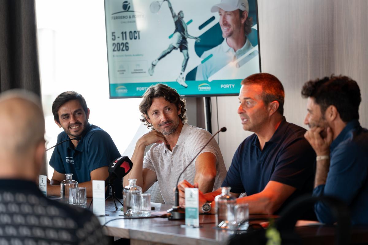 De izquierda a derecha: Iñaki Etxegia, Juan Carlos Ferrero, Héctor del Barrio y José Lorente.