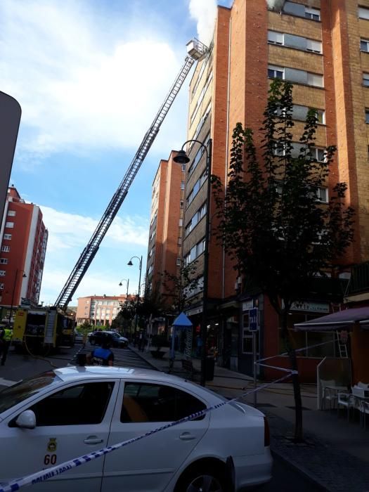 Espectacular incendio en Avilés