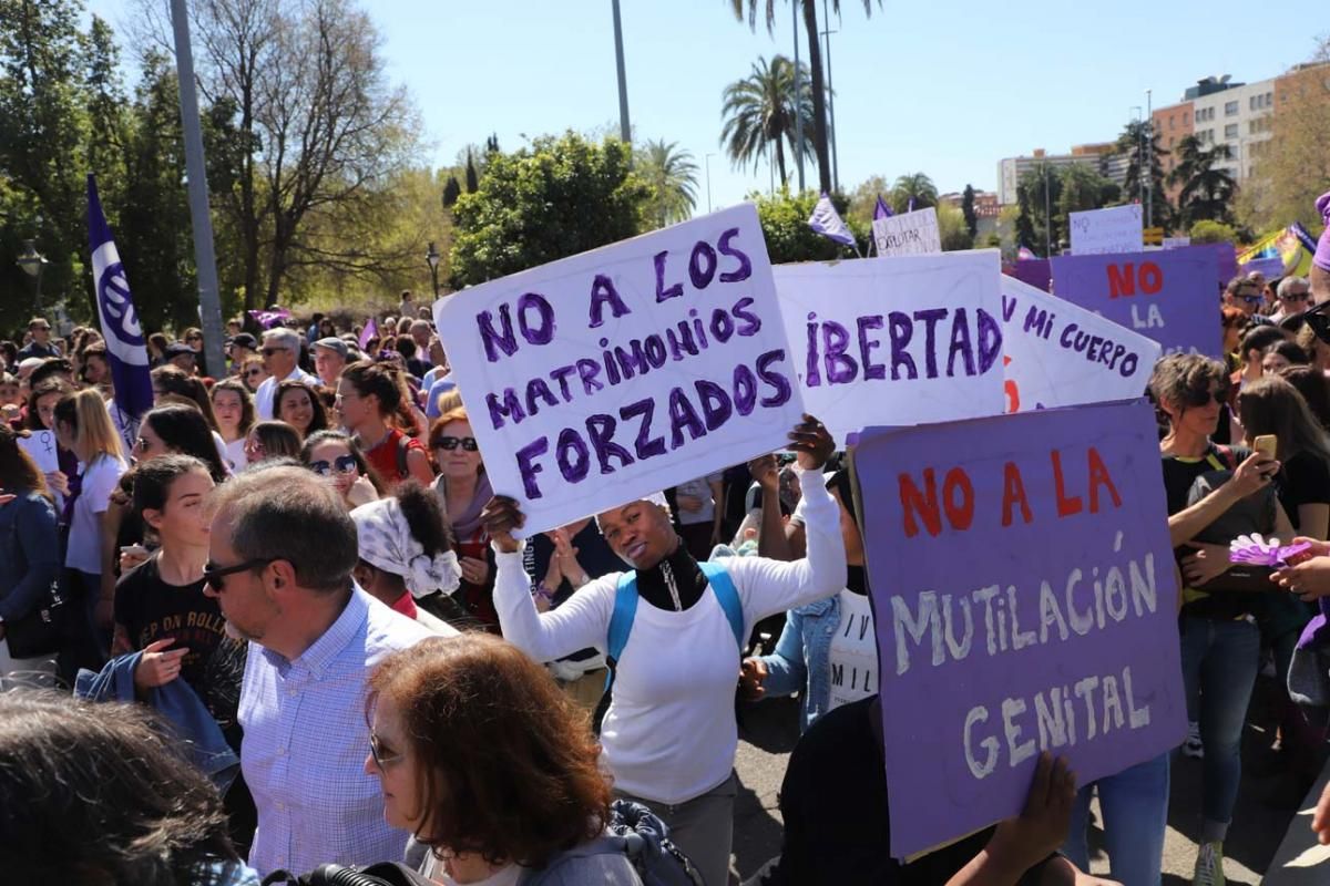 Miles de personas se suman a la manifestación del 8M en Córdoba