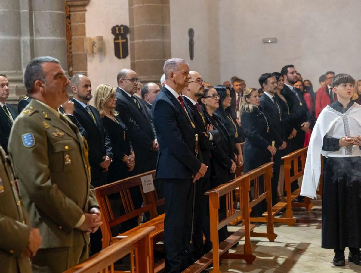 Las autoridades y otros asistentes, en la iglesia de San Agustín. | E. D.