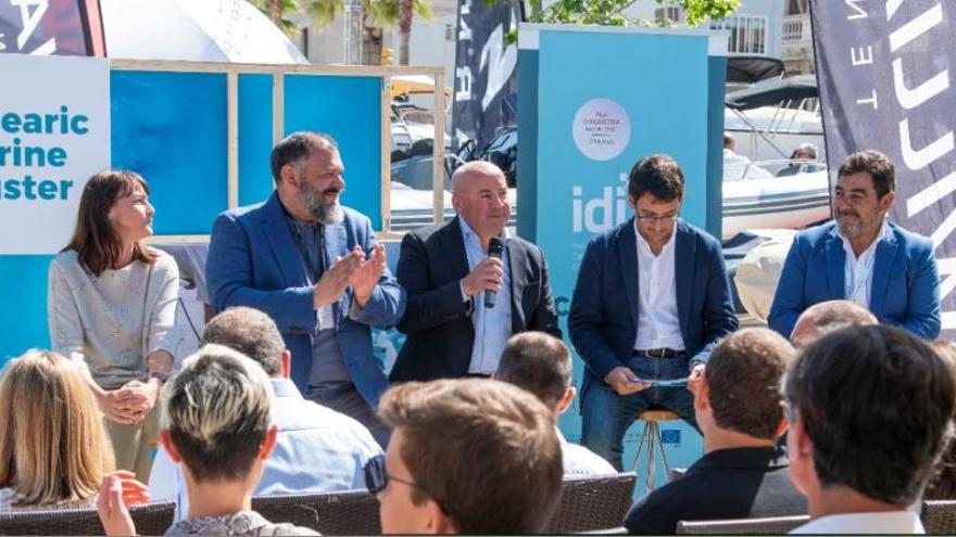 Isabel Teruel, Manel Porras, Antoni Salom e Iago Negueruela en la feria nÃ¡utica.