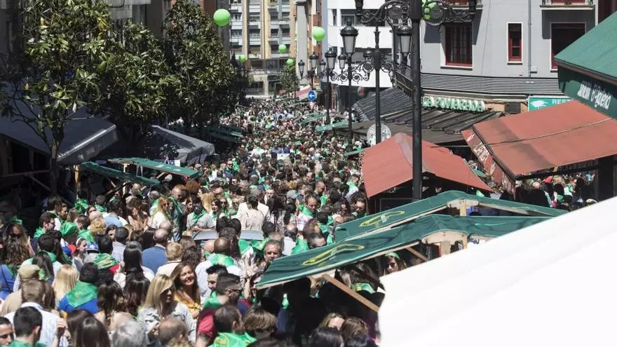 Miles de personas disfrutan de la Preba de la sidra en Gascona