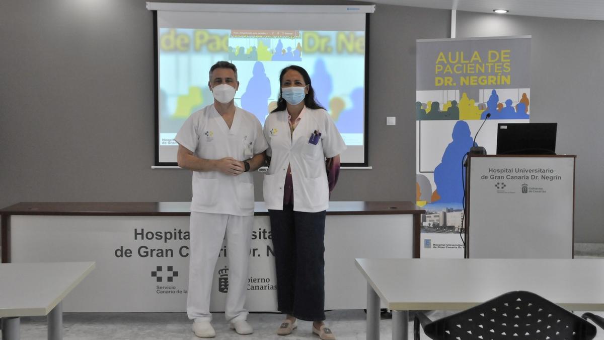 Imagen de las participantes en la charla de apertura del Aula Dr. Negrín.