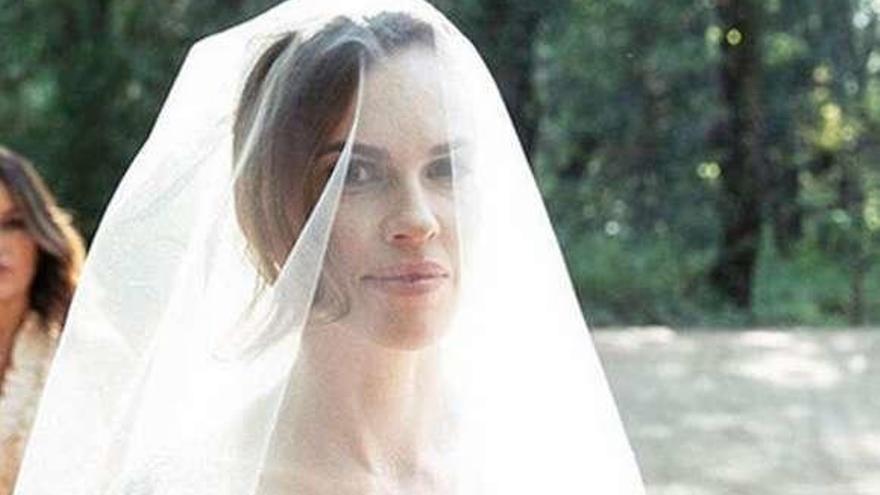 La actriz Hilary Swank, vestida de novia.