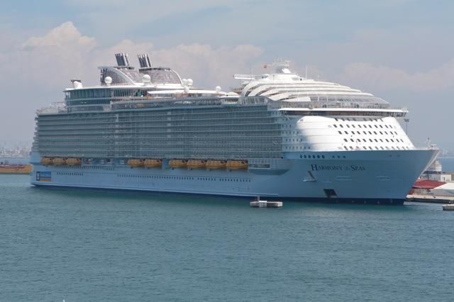 Das größte Kreuzfahrtschiff der Welt machte am Montag (13.6.) erstmals in Palma fest.