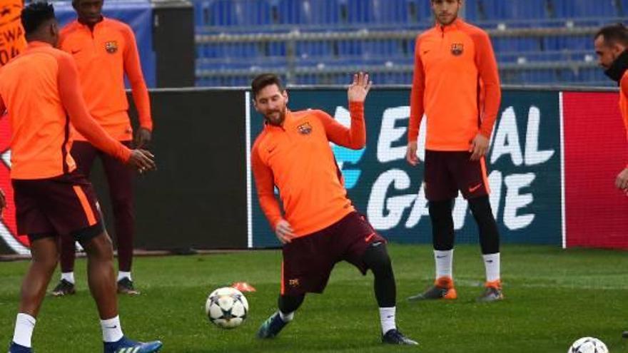 Els jugadors del Barça, entrenant-se ahir a l&#039;Olímpic de Roma.