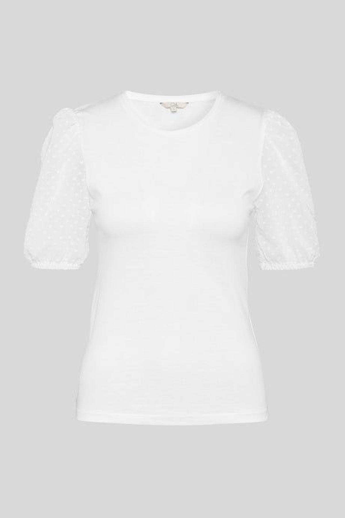 Camiseta blanca con mangas globo semitransparentes (Precio: 9,90 euros)