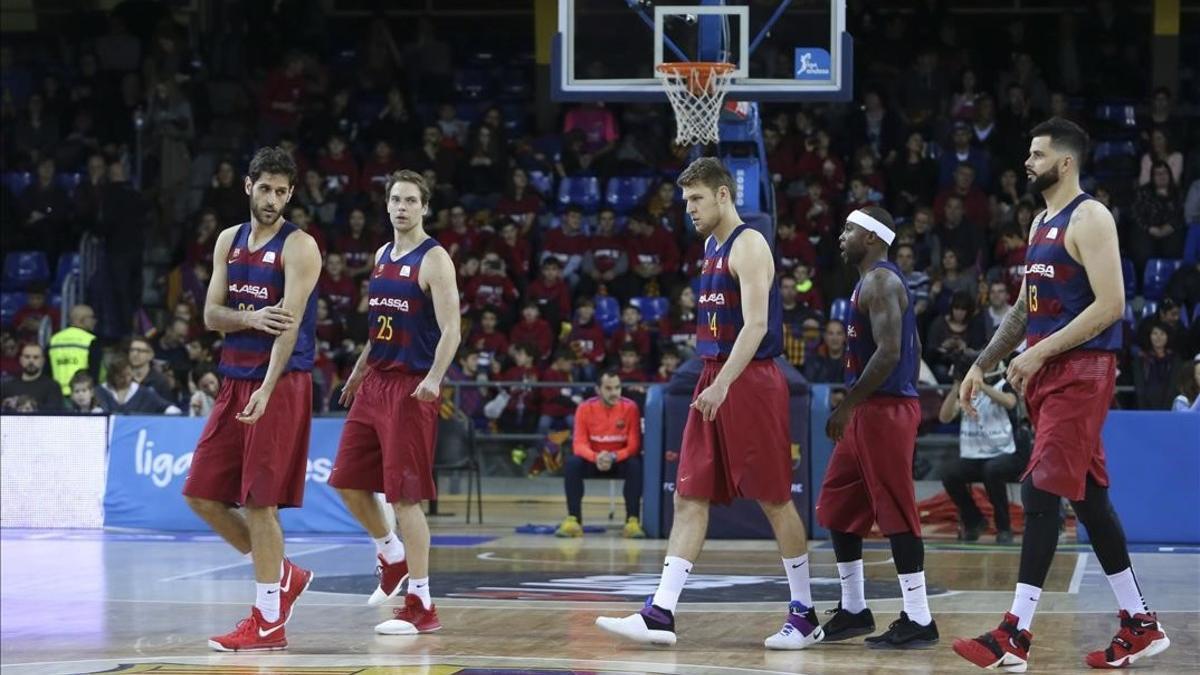 Los jugadores del Barça, en la pista del Palau, en un reciente partido de Liga