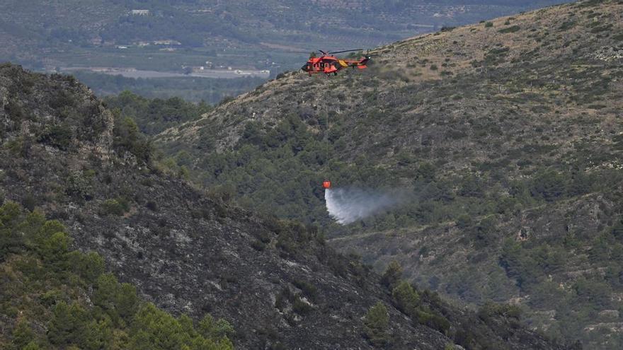 El incendio de Soneja arrasa ya 181 hectáreas y moviliza a 300 efectivos en plena jornada crítica por el calor