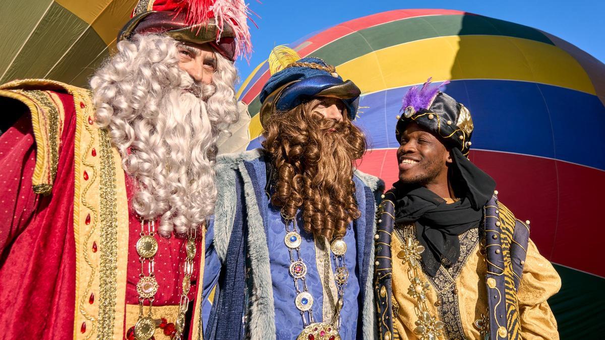 Imagen de Sus majestades reales, a su paso por Cáceres el pasado año.