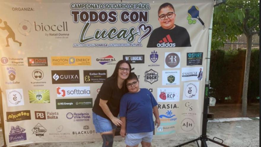 La familia de un niño de Gandia con una enfermedad rara lanza un SOS ante la falta de educadores especiales
