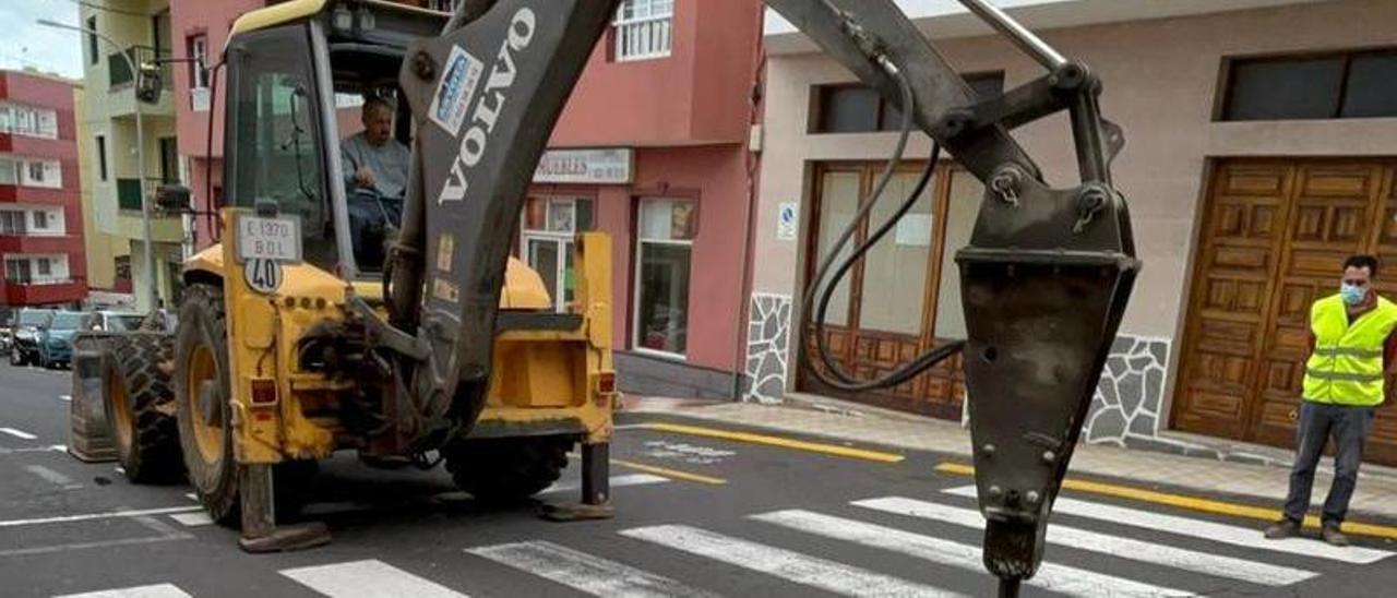 Realización de catas para analizar el subsuelo del tramo superior de la calle San Agustín.