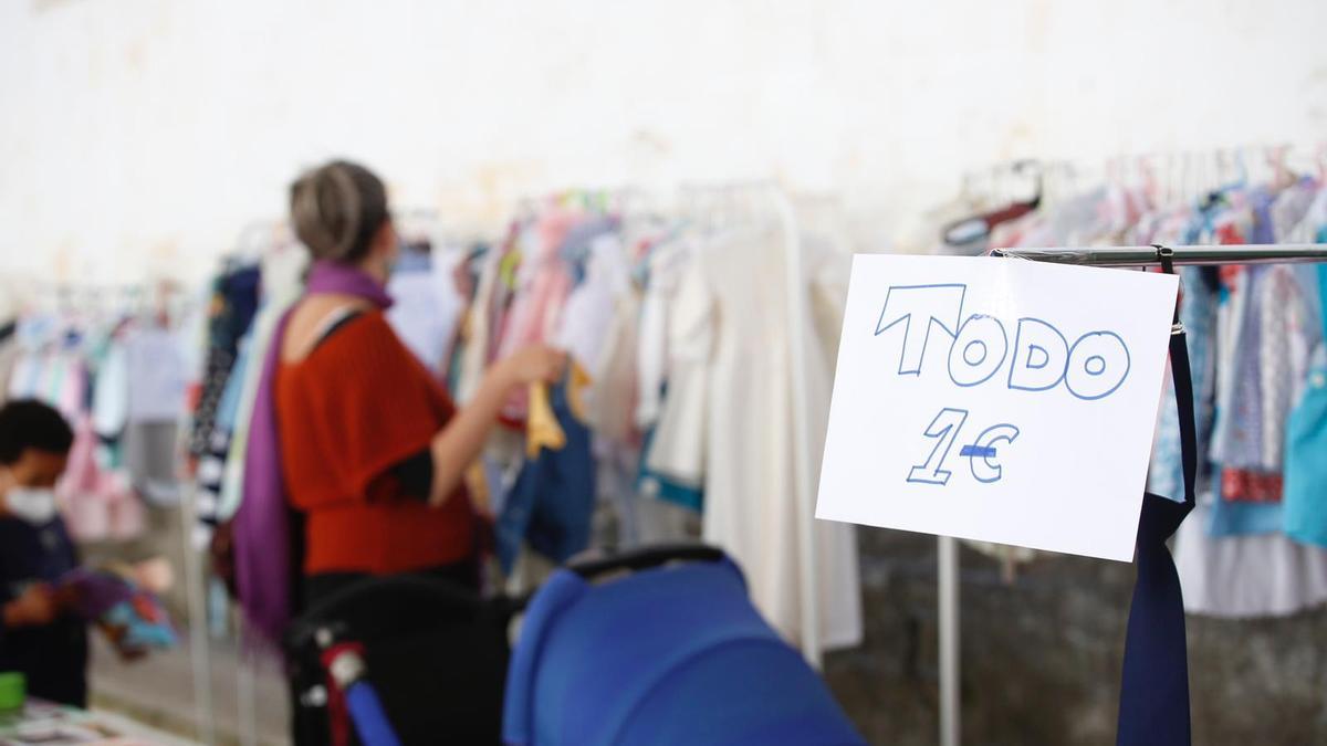 Mercadillo de la Casa Libertad, a beneficio del comedor trinitario y la asociación Acopinb.