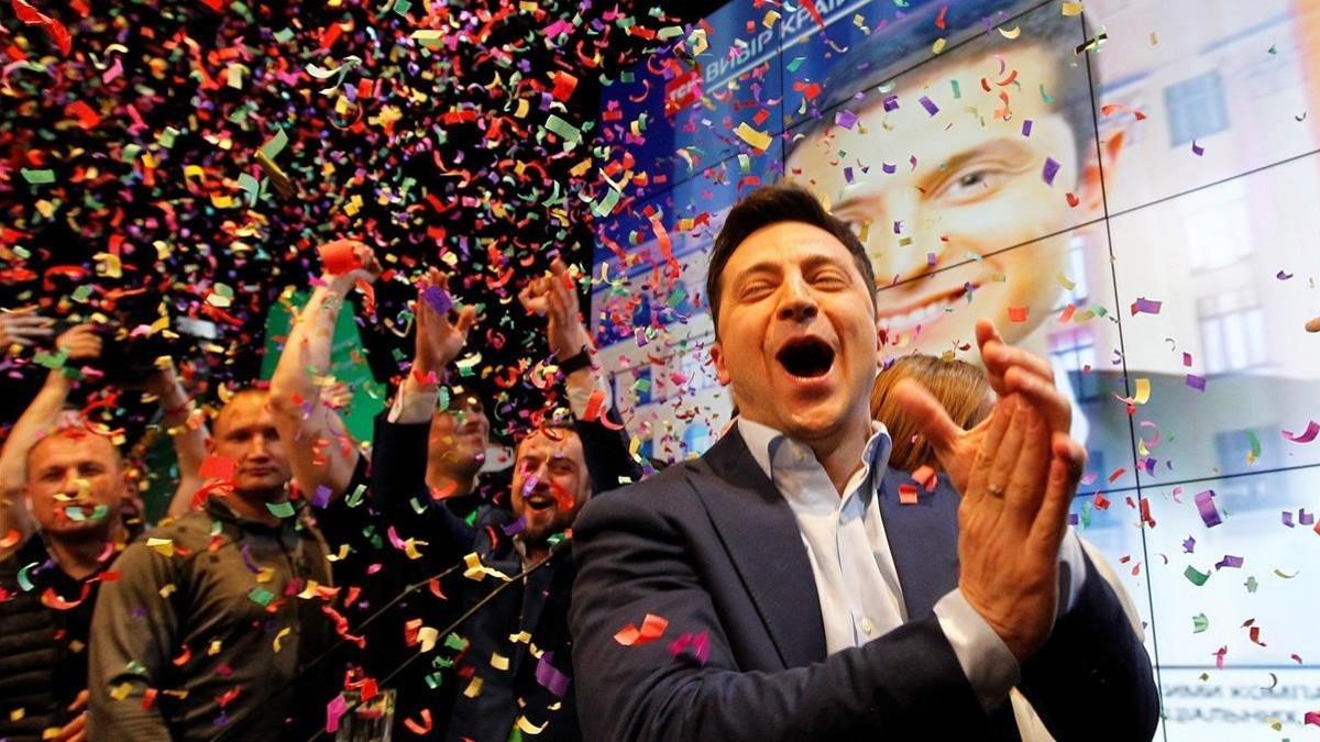 Zelensky celebrando su victoria.