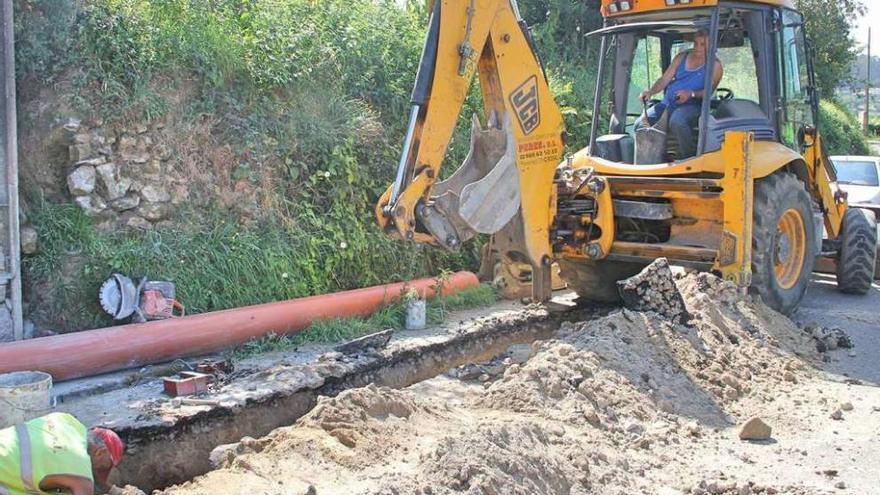 Obras de saneamiento en Marín. // Santos Álvarez