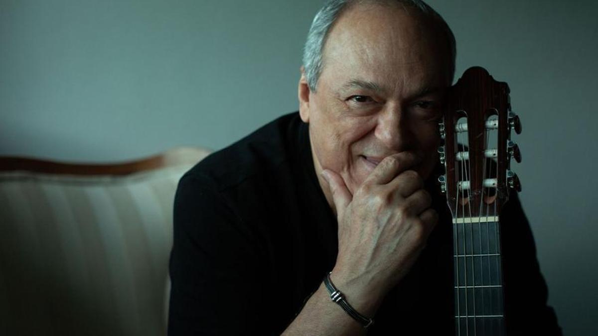 El veterano músico Antônio Pecci Filho, conocido como Toquinho, actúa mañana en Port Adriano Music Festival.