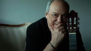 El veterano músico Antônio Pecci Filho, conocido como Toquinho, actúa mañana en Port Adriano Music Festival.