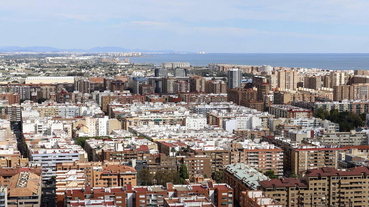Viviendas en el distrito Marítimo de València, en una imagen captada desde la Torre de Francia.
