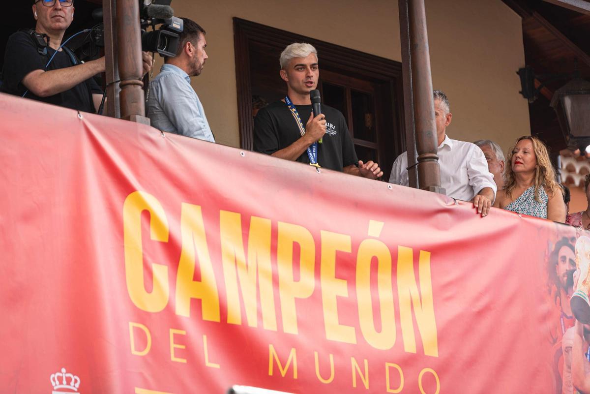 Así fue el recibimiento de Pedri en Tegueste