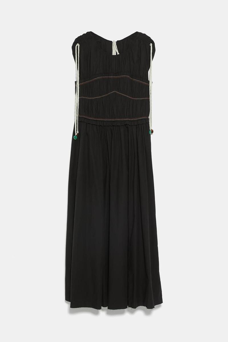 Vestido largo negro con contraste (Precio: 89,95 euros)