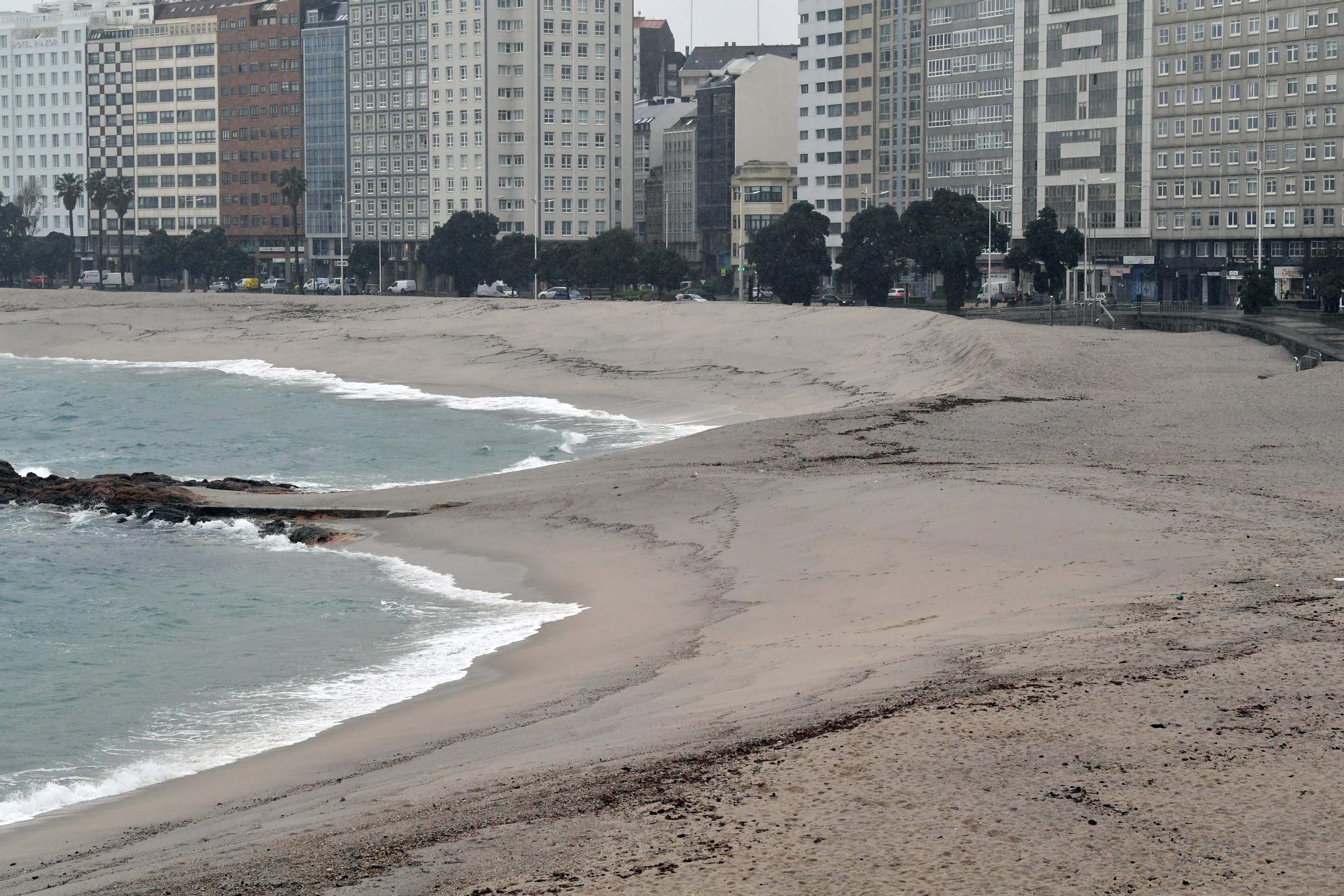 Así ha quedado la duna de Riazor después de tres días de temporal en A Coruña