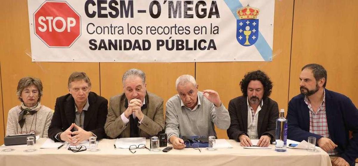 Representantes de varios niveles asistenciales de los sindicatos CESM-O´Mega.  // Xoán Álvarez