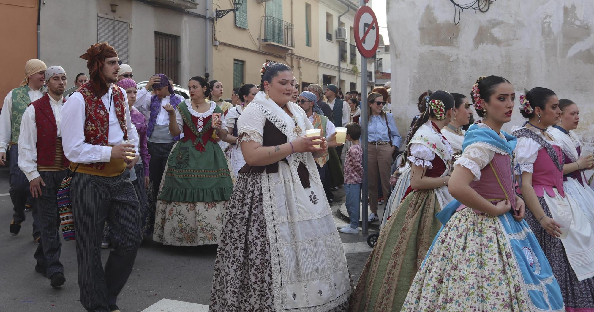 La tradicional visita a las fallas de Xàtiva en imágenes