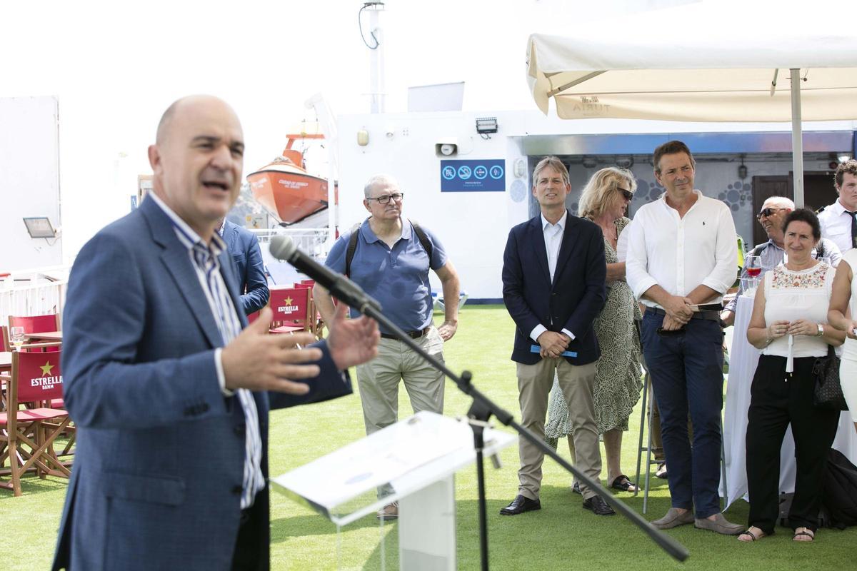 Galería de imágenes de los barcos de Transmediterránea en el puerto de Ibiza Galería de imágenes de los barcos de Transmediterránea en el puerto de Ibiza