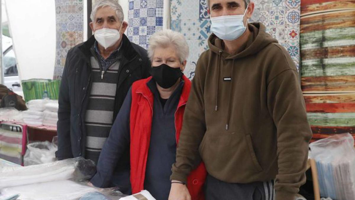 Rui, Carolina y Américo, feriantes 