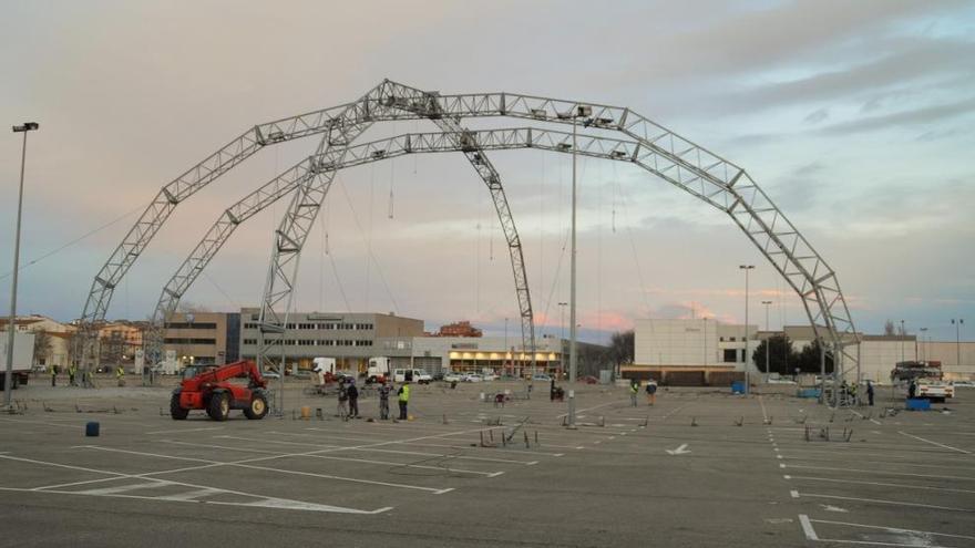 L&#039;estructura metàl·lica acabada d&#039;instal·lar.