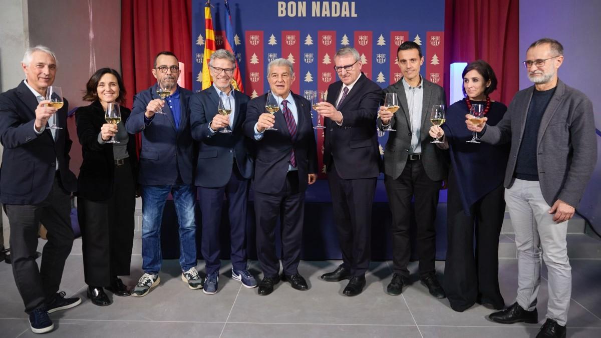 Laporta, junto a Joan Vehils, director de SPORT, y otros directores de la prensa de Barcelona