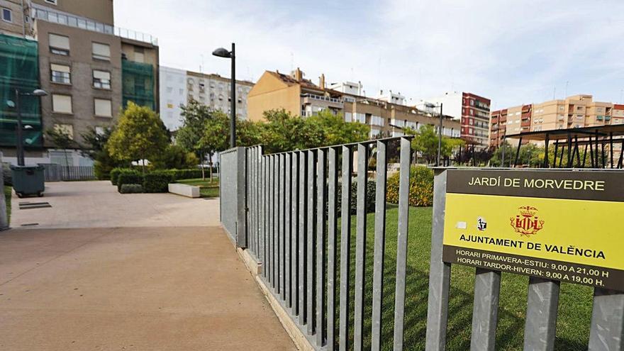 Parque de la calle Ruaya de València donde desapareció Regina el viernes por la mañana.