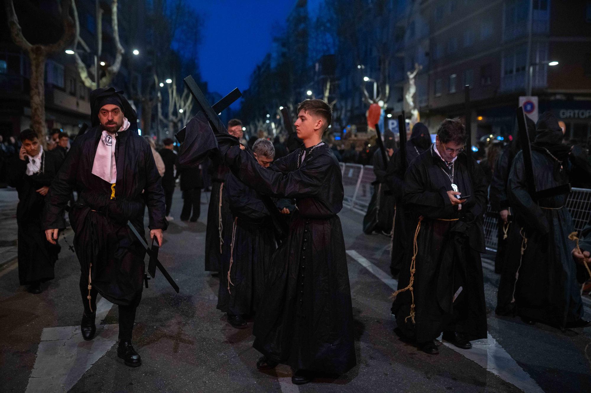 GALERÍA | La salida de Jesús Nazareno y las tradicionales sopas de ajo, en imágenes