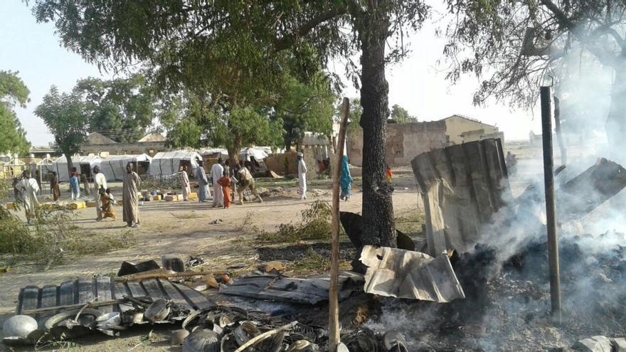 Nigeria eleva a 100 los muertos por el bombardeo en un campo de refugiados