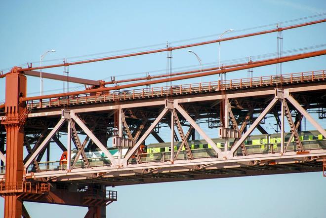 Puente 25 abril, Lisboa, tren