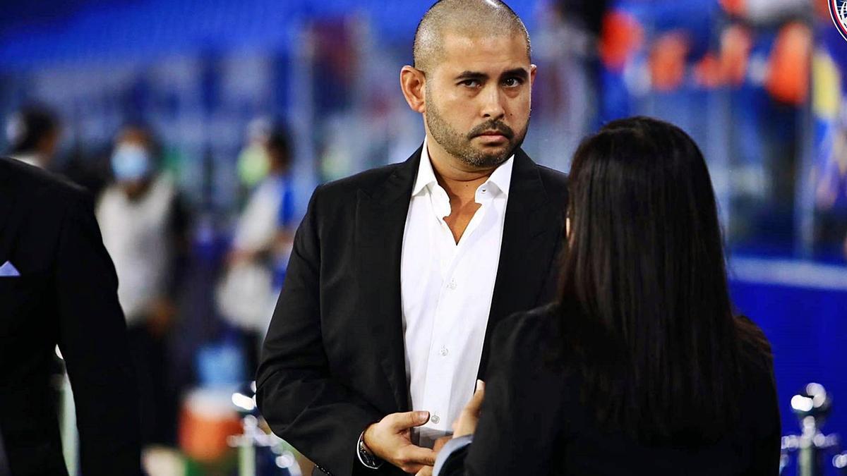 El príncipe Tunku Ismail,
durante un encuentro de su
equipo, el Johor FC.  johor tigers