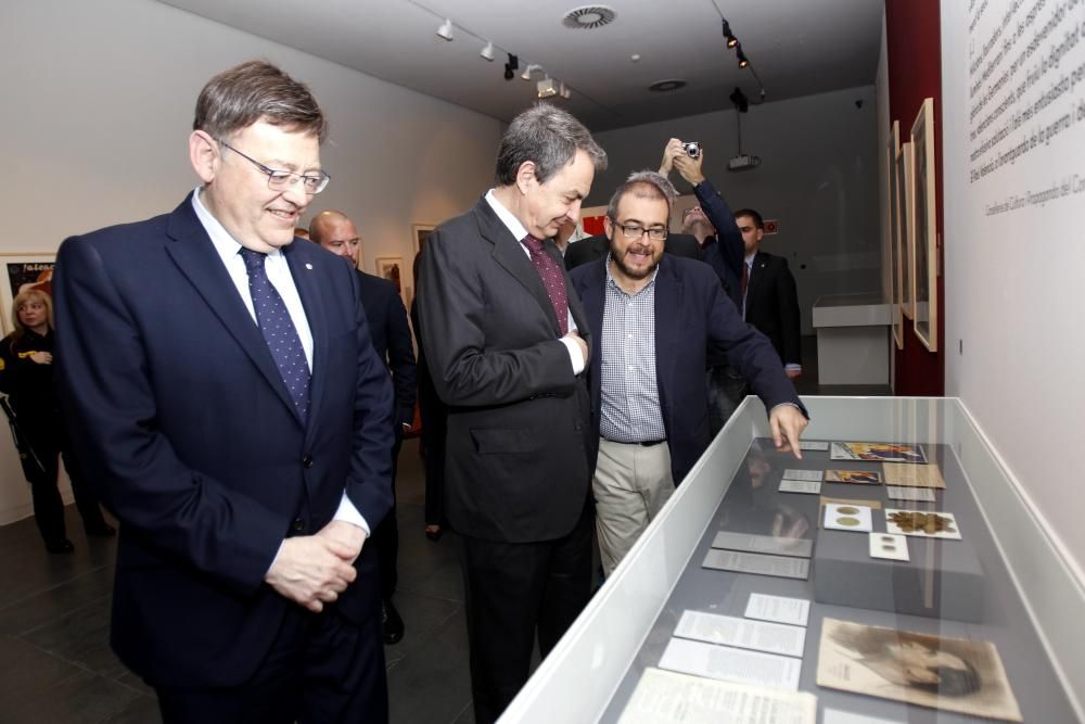 Zapatero y Puig visitan la exposición sobre la República en el MUVIN