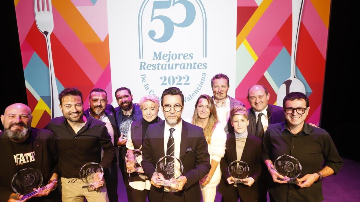 Los chefs de los diez primeros restaurantes de la guía en 2022.