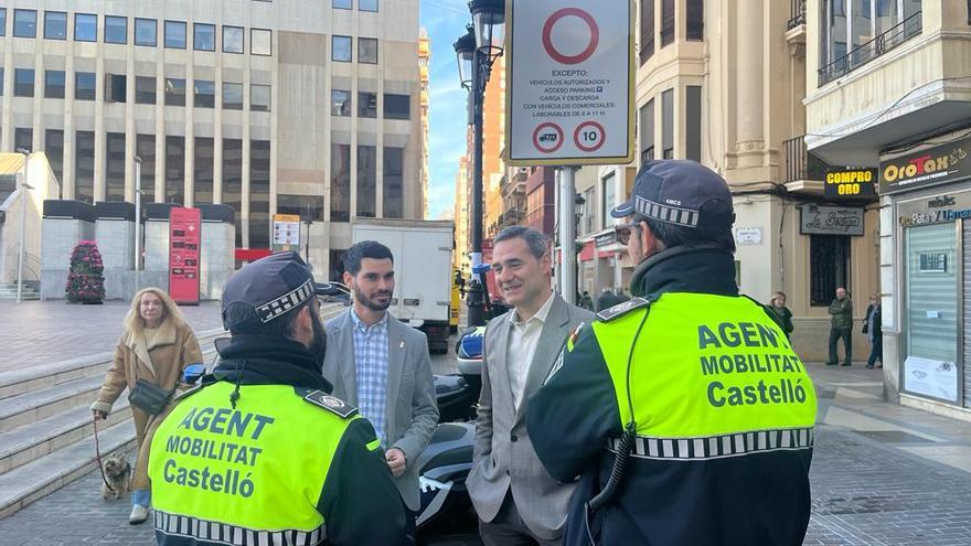 Castelló impone 200 sanciones en un mes por aparcar en ‘zona de cámaras’