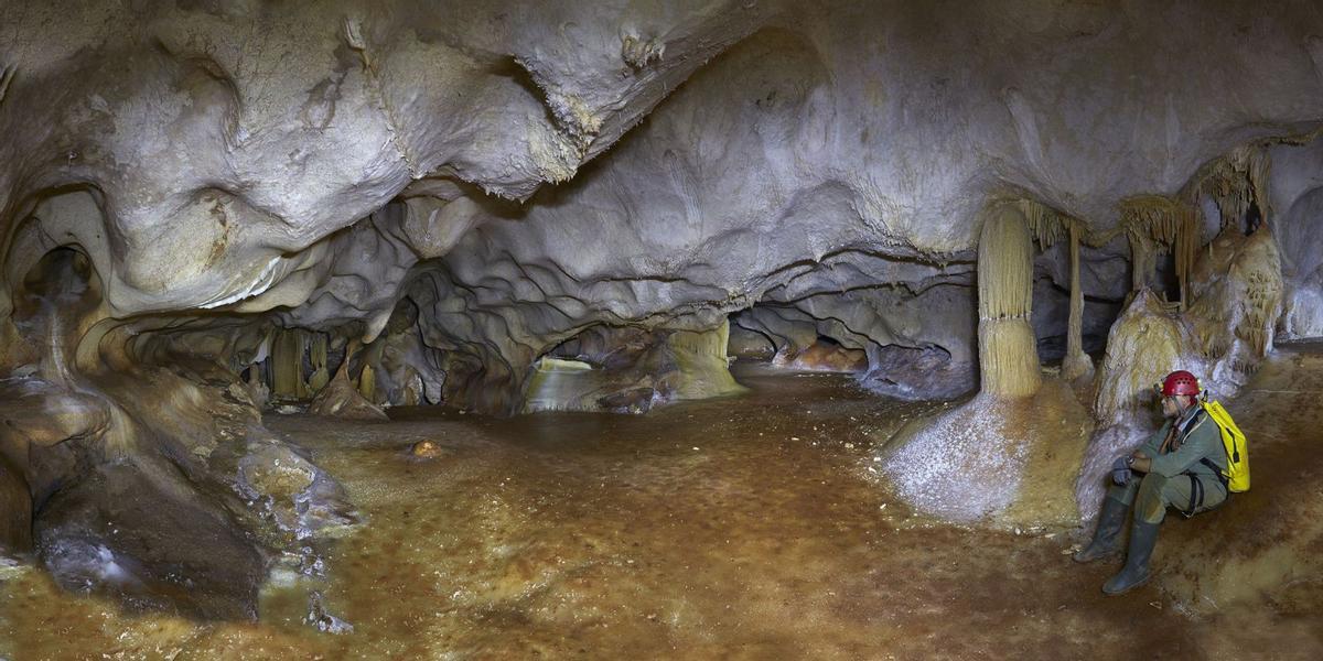 Vista panorámica de la Sala del Arco en la Cueva de las Estegamitas.  | FRANCISCO GUTIÉRREZ RUIZ