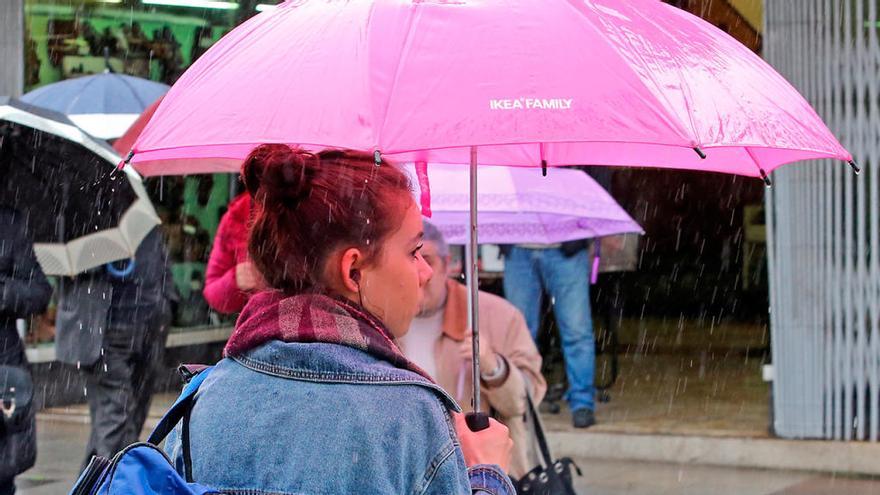 Los paraguas podrían volver después del Día de Difuntos // Marta G. Brea